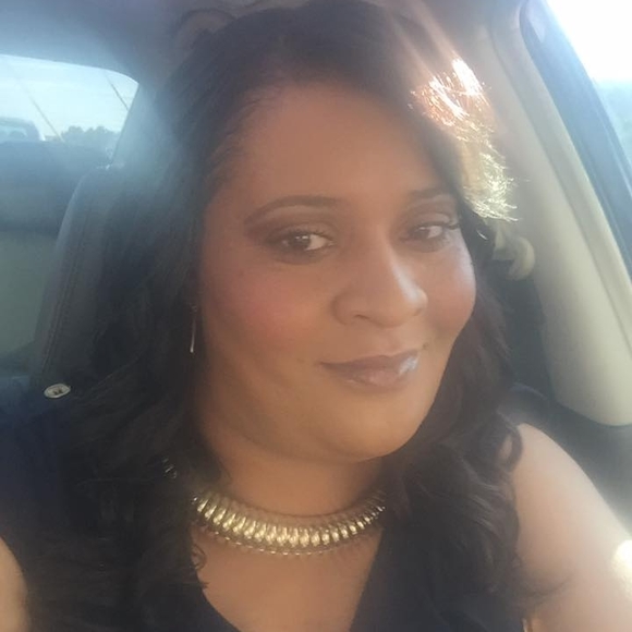 Meet your Posher, Cassandra - Picture 1 of 1